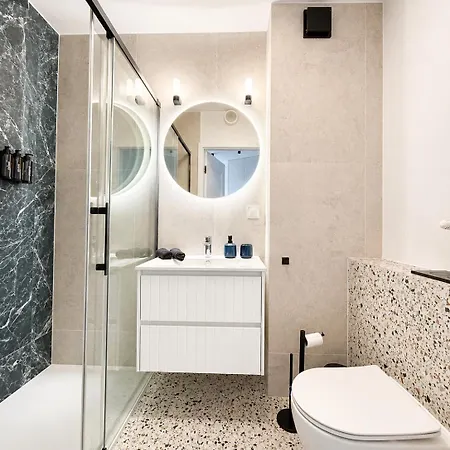 Stylish With River View & Balcony Near Old Town