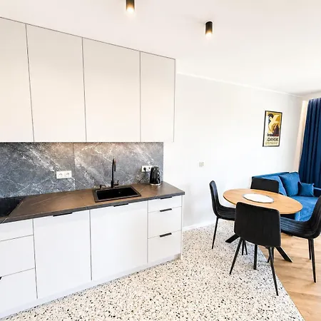 Stylish With River View & Balcony Near Old Town